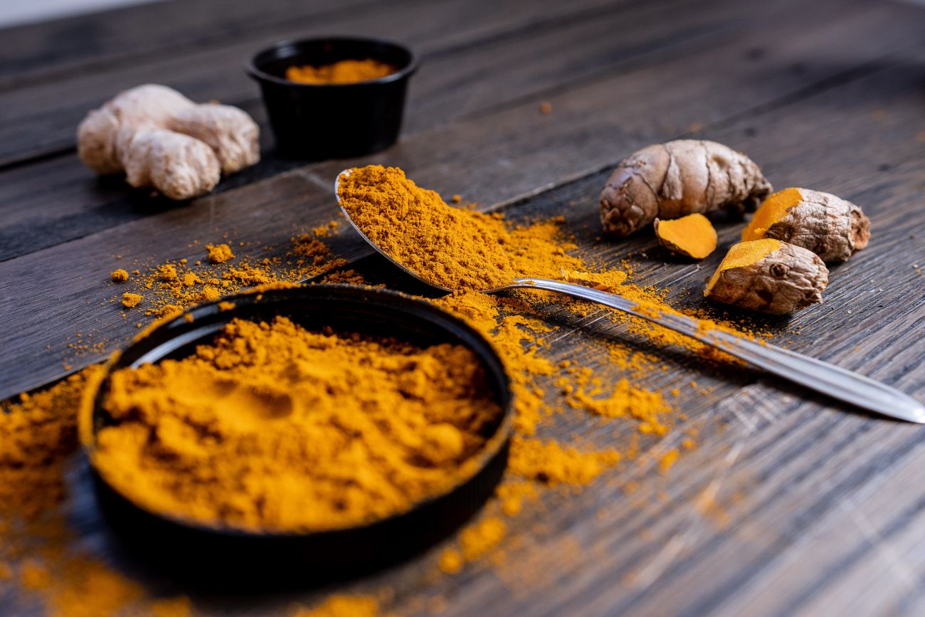 Home remedies Turmeric  for back pain relief : 