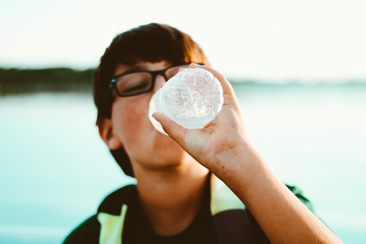 Drinking water helps to reduce lower belly fat